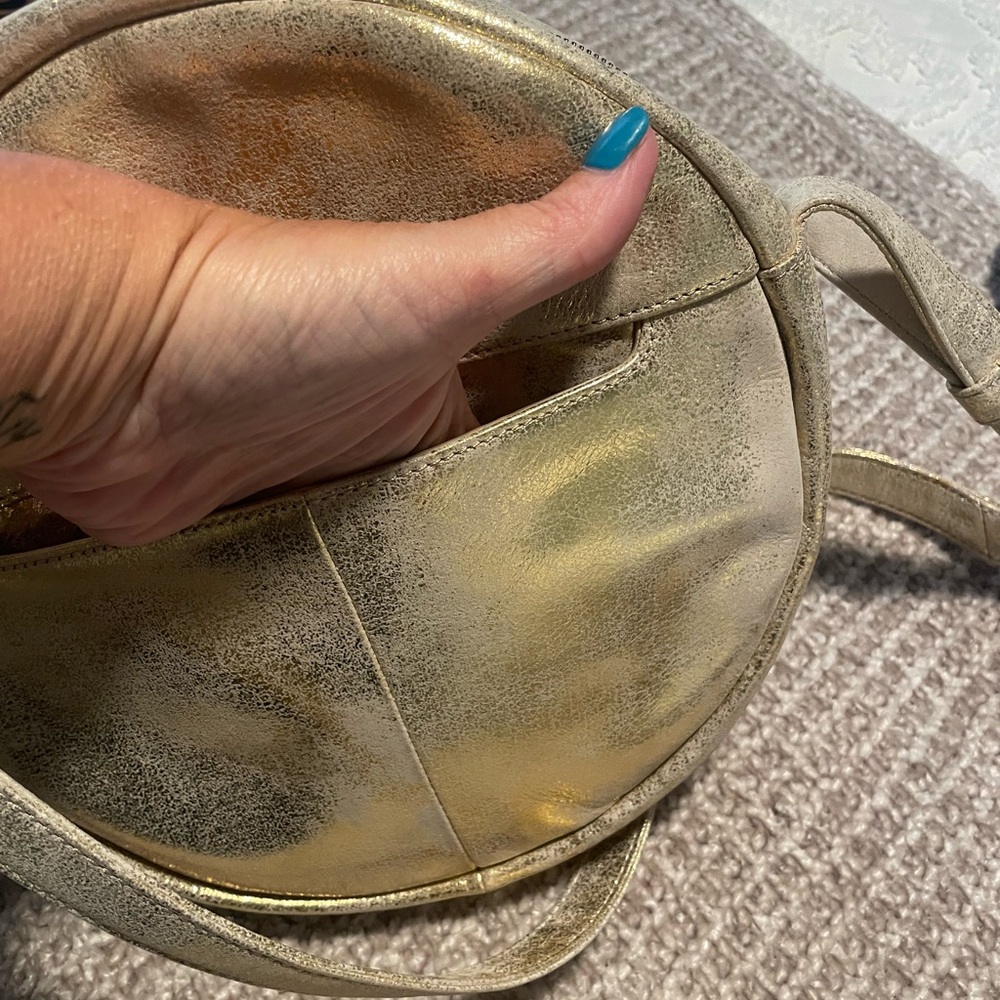 Gorgeous distressed leather with gold accent HOBO set - Picture 5 of 9